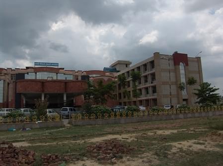 Netaji Subhash Chandra Bose Subharti Medical College Meerut Academic Building photo 4